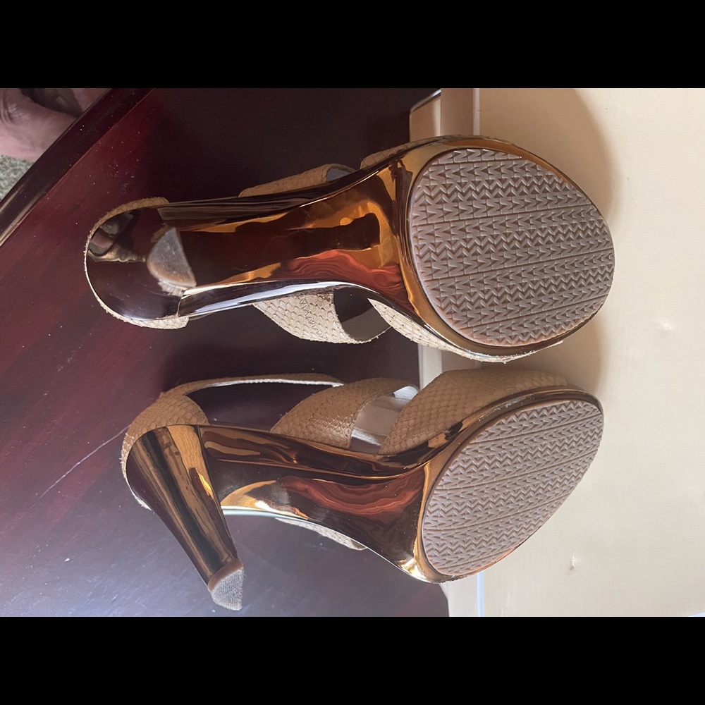 Never Worn  MICHAEL Michael Kors Sandal! - Picture 4 of 6